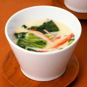 「ほうれん草とかにかまぼこのレンジ茶碗蒸し」のレシピ動画