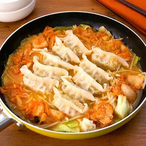 キムチ餃子蒸し鍋