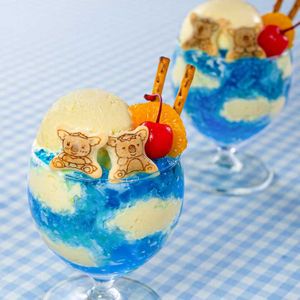 バニラの雲が浮かぶ青空ゼリーパフェ