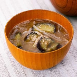 なすともやしのごま味噌汁