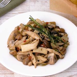 「たっぷりきのこのコンフィ」のレシピ動画