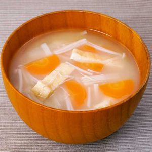 「えのきと油揚げの味噌汁」のレシピ動画