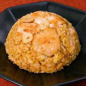 「ガーリックチキンチャーハン」のレシピ動画