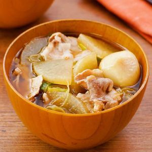 「しょうゆ豚汁」のレシピ動画