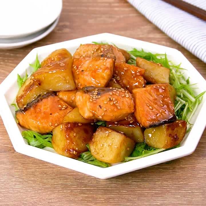鮭とじゃがいもの甘酢がらめ