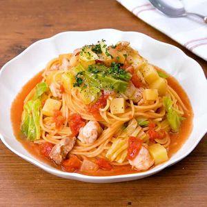 「チキンのミネストローネ風パスタ」のレシピ動画