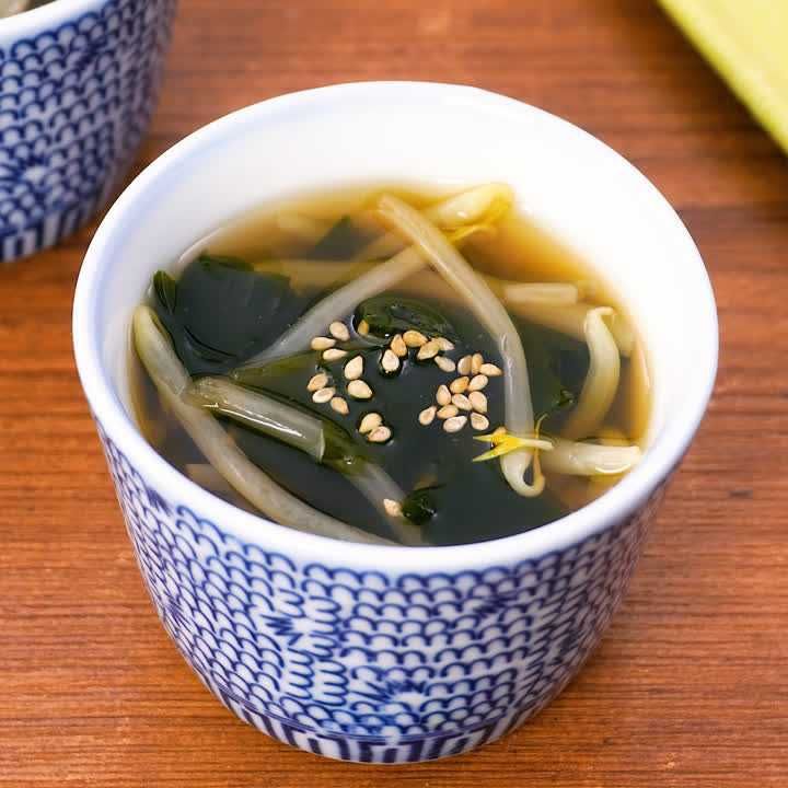 もやし入りわかめスープ