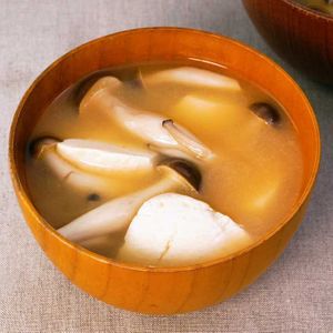 「すくい豆腐としめじの味噌汁」のレシピ動画