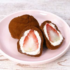 チョコ餅のいちご大福