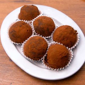 「お手軽トリュフチョコ」のレシピ動画