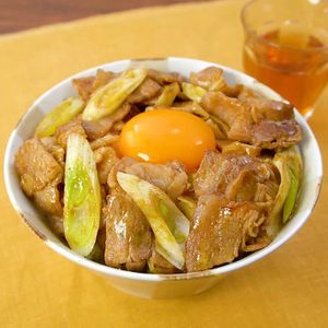 豚バラ肉のスタミナ丼