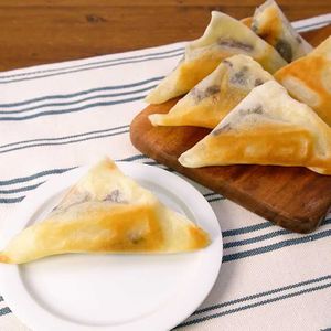 「お餅とチョコの三角パイ風」のレシピ動画