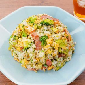 ブロッコリーのガリバタチャーハン