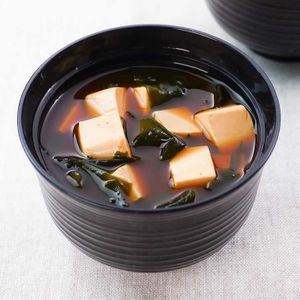 わかめと豆腐の赤だし