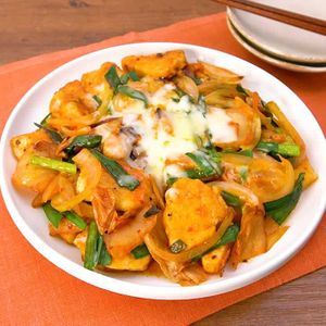 「鶏キムチーズ」のレシピ動画
