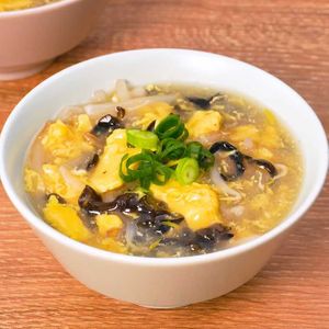 「きくらげのもやたま中華スープ」のレシピ動画