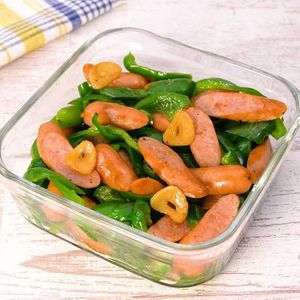 「ピーマンとソーセージのガーリック炒め」のレシピ動画