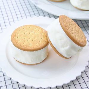 クッキーサンドアイス