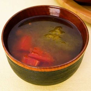 トマトととろろ昆布のすまし汁