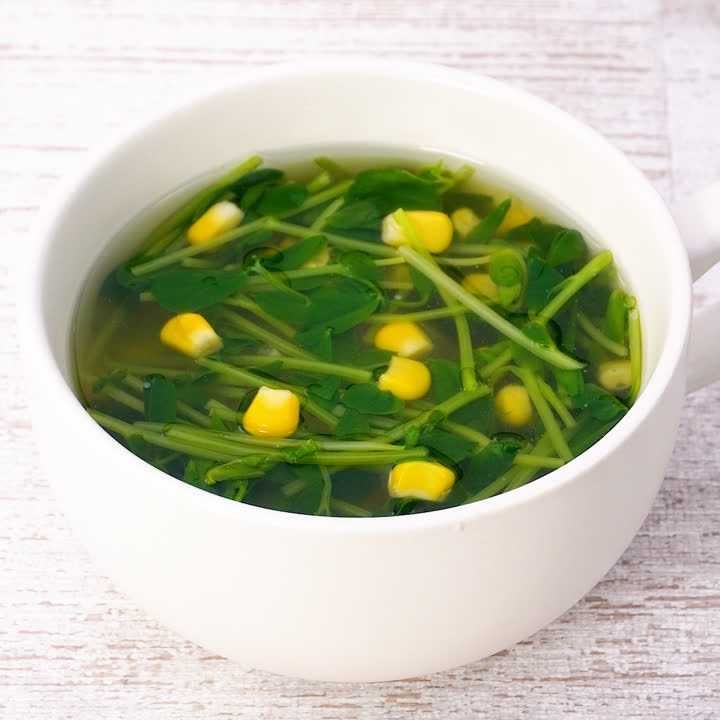 豆苗とコーンのコンソメスープ