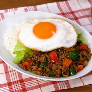 「野菜たっぷり！ロコモコ風丼」のレシピ動画