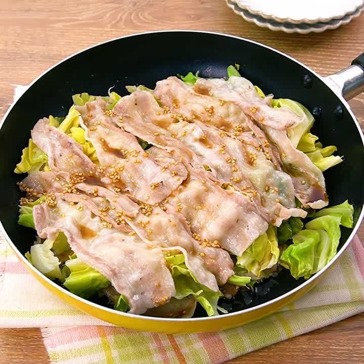 豚バラと春キャベツのフライパン蒸し