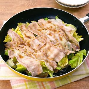 豚バラと春キャベツのフライパン蒸し