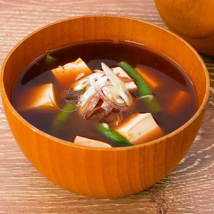 いんげんと豆腐の味噌汁