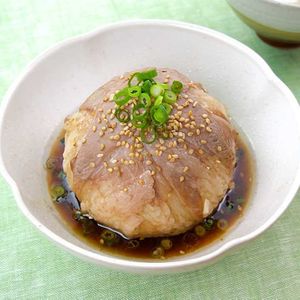 丸ごと新玉ねぎの肉巻き蒸し