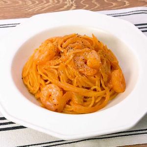 「えびのトマトクリームパスタ」のレシピ動画
