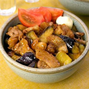 「とろとろ茄子の生姜焼き丼」のレシピ動画