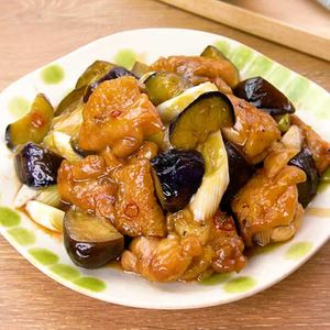 「鶏肉となすの甘酢照り炒め」のレシピ動画