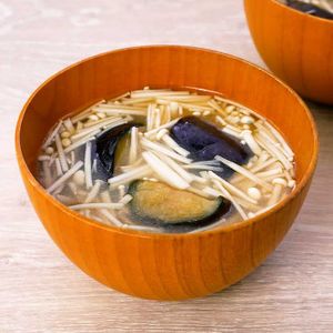 「えのきと揚げなすの味噌汁」のレシピ動画