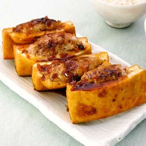 肉詰め厚揚げの梅照り焼き