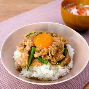 「豚こまスタミナ丼献立」のレシピ動画