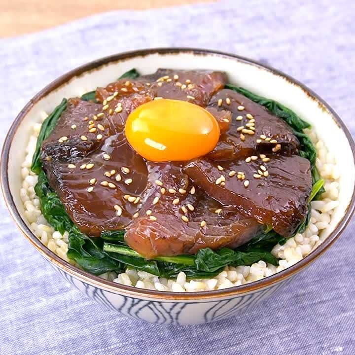 カツオとほうれん草のユッケ丼