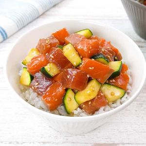 「ズッキーニでポキ丼」のレシピ動画