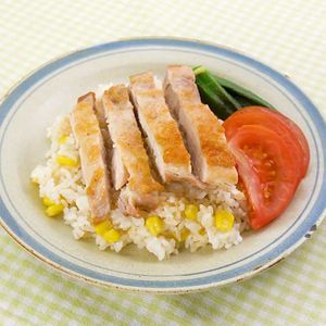 「鶏肉とコーンのさっぱりレモンピラフ」のレシピ動画