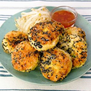 「厚揚げのもっちりごま焼き」のレシピ動画