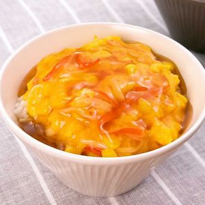 「つぶつぶコーンのかに玉丼」のレシピ動画