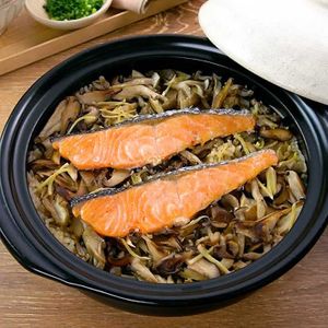 「焼ききのこと鮭の土鍋ご飯」のレシピ動画