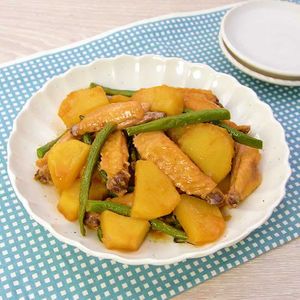 「手羽中とインゲンのくたくた煮」のレシピ動画