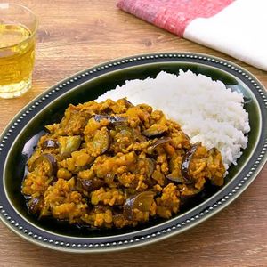 「なすとひき肉のキーマカレー」のレシピ動画