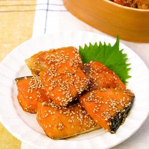 「鮭の甘酢ごま照り焼き」のレシピ動画