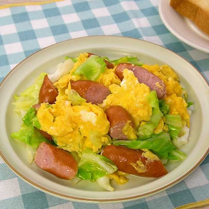 キャベツとウインナーのとろたま炒め