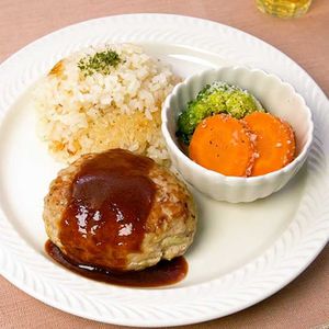 「フライパン蒸しハンバーグプレート」のレシピ動画