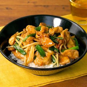 「豚こまともやしのスタミナ丼」のレシピ動画
