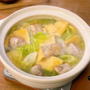 「香ばし鶏とキャベツの塩鍋」のレシピ動画