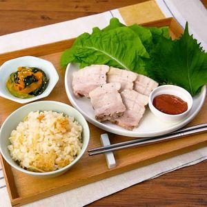 もっちり蒸し豚の野菜巻き定食
