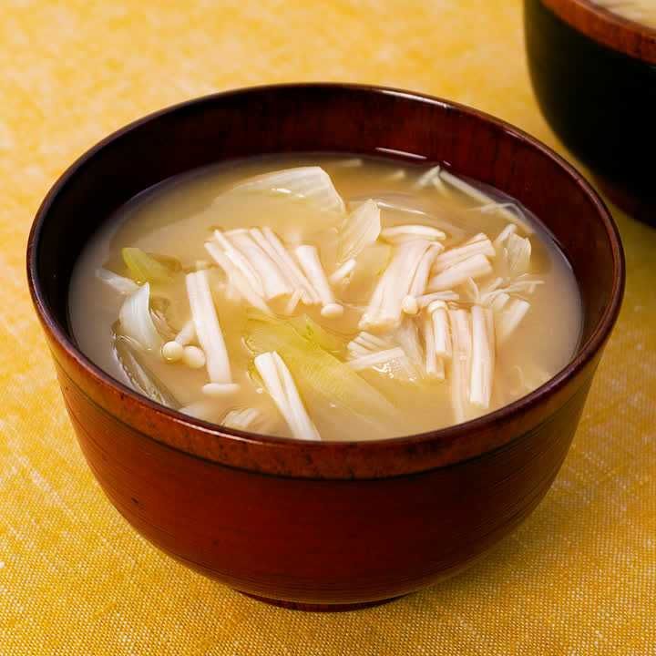 えのきと玉ねぎの生姜味噌汁